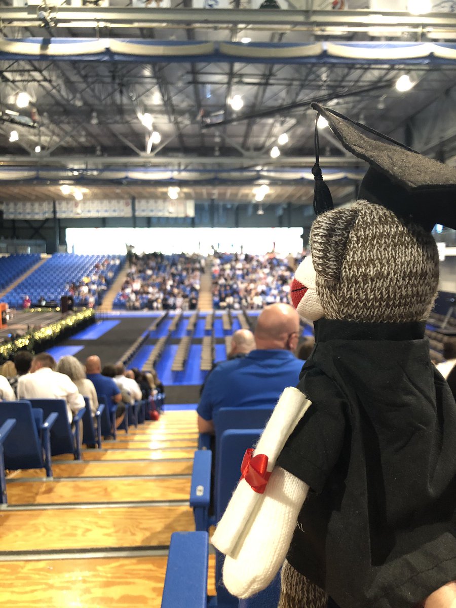 Waiting for @nthnlwly’s Convocation to start …
#MRUAlumni