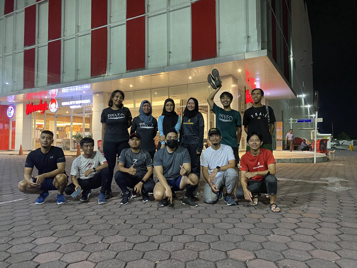 risahardanto's tweet photo. #ThursdayNightRun with @DeltaRunnersSda 🐍🥰😼 https://t.co/gi135VESwH