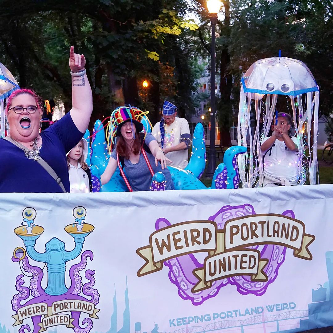 Weird Portland United (@weirdpdxunited) on Twitter photo Your chance to march in the <a href="/PDXRoseFestival/">Portland Rose Festival</a> Starlight Parade with Weird Portland United ends tomorrow - sign up today! 🙋🙋♀️ Everyone in a light up costume is welcome!💡💡docs.google.com/forms/d/1t78DT…
#pdx #portland #keepportlandweird Your chance to march in the <a href="/PDXRoseFestival/">Portland Rose Festival</a> Starlight Parade with Weird Portland United ends tomorrow - sign up today! 🙋🙋♀️ Everyone in a light up costume is welcome!💡💡docs.google.com/forms/d/1t78DT…
#pdx #portland #keepportlandweird