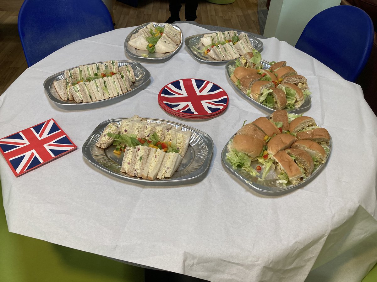 Celebrating the Jubilee on Engagement and Assessment ward at Prospect Place! Thank you to Paul our activity coordinator for all his hard work and dedication! Patients and staff loved the party 👏🏻👏🏻🎉🇬🇧🇬🇧 <a href="/PennineCareNHS/">Pennine Care NHS FT</a> @59Niamh <a href="/SamanthaJS71/">Samantha Jayne</a> <a href="/beccieratican/">Rebecca Ratican</a>