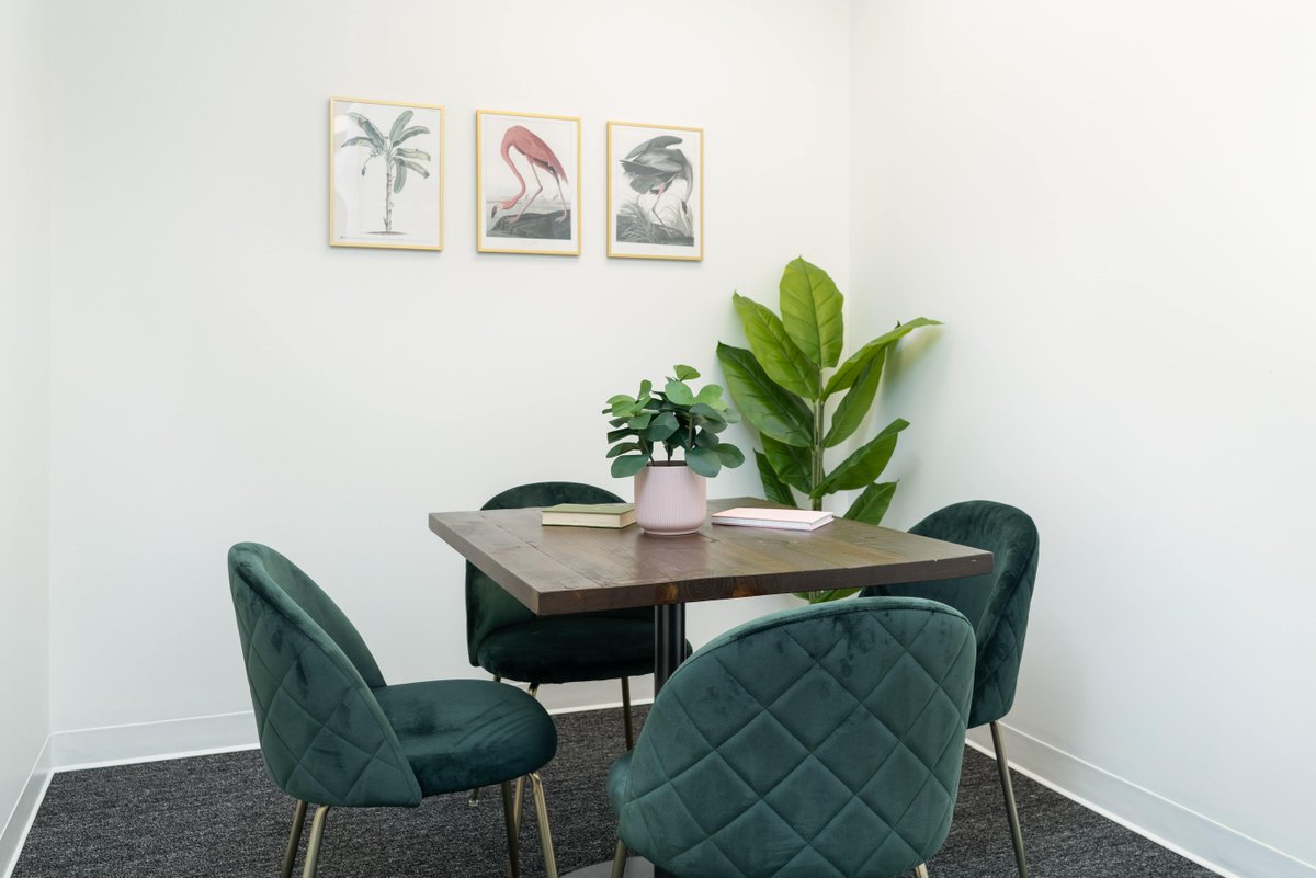 This is Our Haus: Workhaus @ 56 Temperance St! 💼 Located just south of Toronto City Hall along the Bay Street corridor, this location offers members multiple levels of upscale space without the bland corporate vibes. Vibrant colours, polished concrete and plenty of greenery.