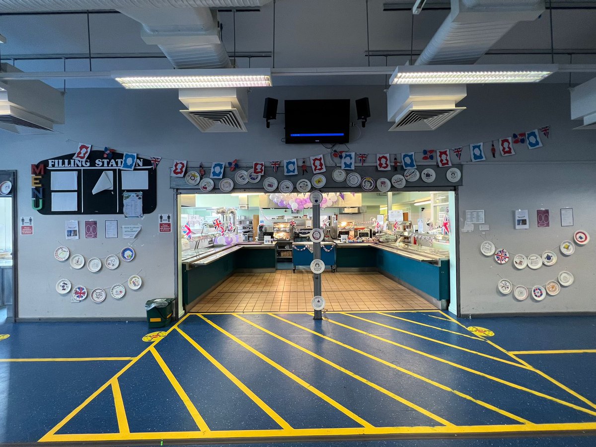S2 Business have been creating plates to celebrate the Queens Jubilee💂. They had to research designs and ideas before creating their own. These were then used to decorate the school canteen👑 superb effort 🫅