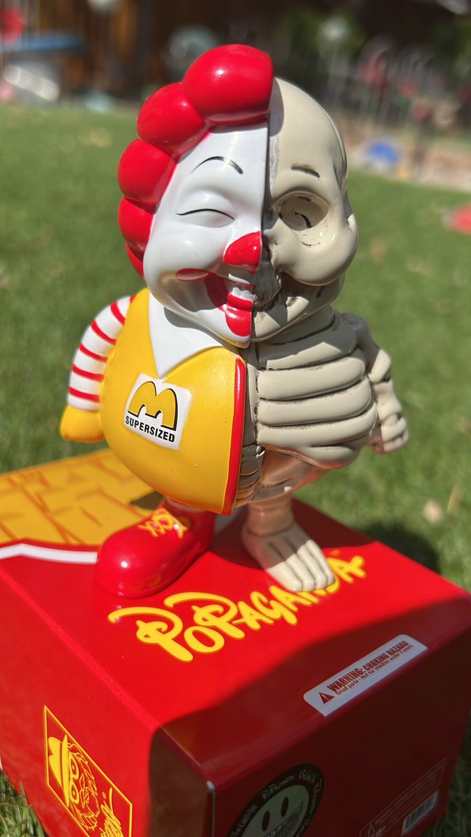 Djtico_cm's tweet photo. Ayy it’s my Birthday! I want to give away a Ron English Mini Half X-Ray MC Supersized. All you have to do is follow @LightCultCrypto and @ronenglishart and tag a friend. Winner will be chosen in 24hrs. Good luck 🤞 https://t.co/t4vhqhp0uq