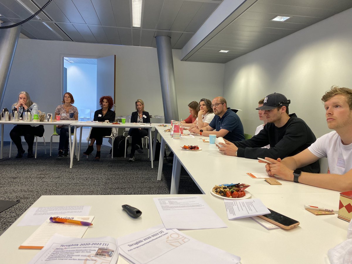 SamenViaa's tweet image. Programmateam ‘Welzijn de basis’ brainstormt met inwoners, professionals en gemeenten over de inhoud van het programma binnen werkplaats Sociaal Domein… mooi om samen plannen te maken en aan de slag te gaan! @SamenViaa