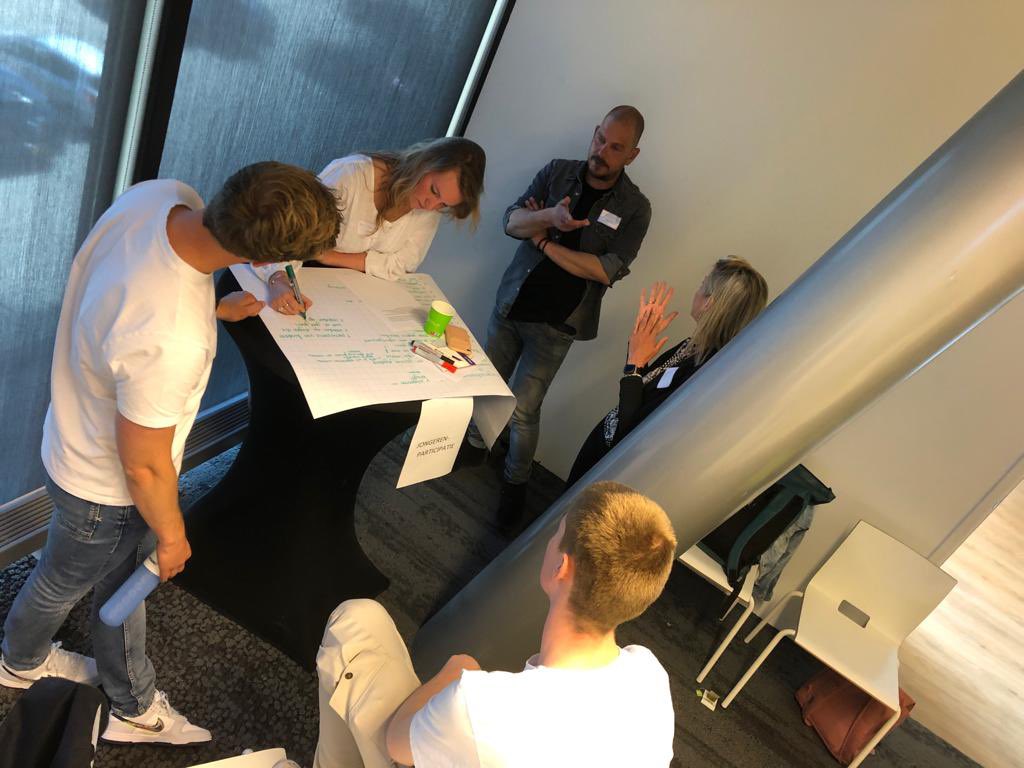 SamenViaa's tweet image. Programmateam ‘Welzijn de basis’ brainstormt met inwoners, professionals en gemeenten over de inhoud van het programma binnen werkplaats Sociaal Domein… mooi om samen plannen te maken en aan de slag te gaan! @SamenViaa