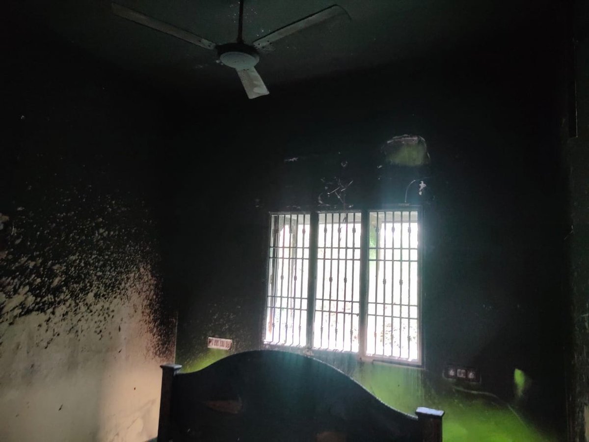 RichardEvenson's tweet photo. @IndiaHaier AC blasted in my home yesterday. By God's grace no one was inside the room during the blast. It was a near death moment. How could a good running AC BLAST? How could you compromise on build quality? Just see the impact it has made. #blast #HaierAC
@HaierAppliances https://t.co/wPH7GauHuo