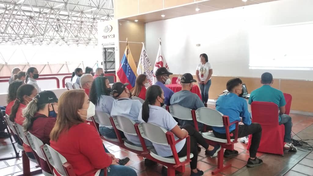 sitssa_ve's tweet photo. #SITSSAInforma | La Gerencia de Atención al Ciudadano invitó a la Superintendencia Nacional Antidrogas, para dictar un taller a los trabajadores de SITSSA sobre las consecuencias del consumo del tabaco.

#DileNoALasDrogas #2Jun https://t.co/ImuMBuAKNB