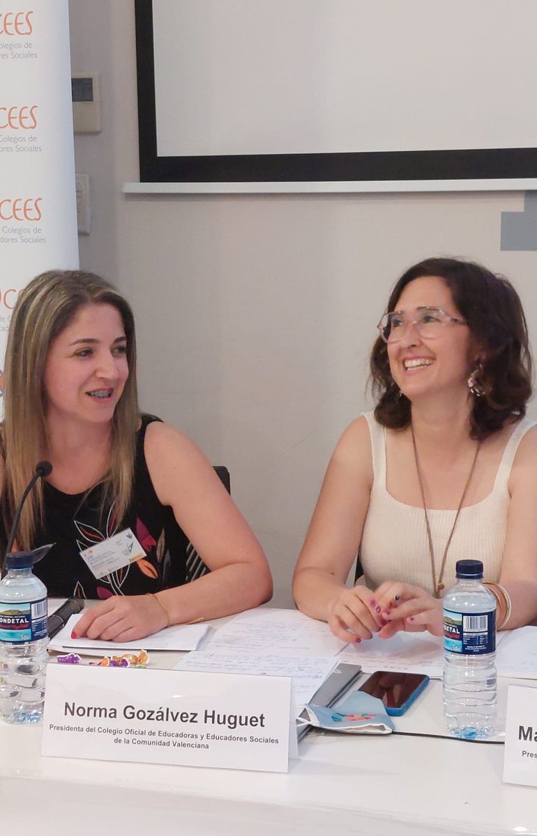 Última mesa de la tarde ha visibilizado la necesidad de la regulación de la profesión, con Norma Gozálvez, Presidenta de COEESCV,Flor González, Presidenta de COPESPA,Ángeles Chacón, Presidenta de CoPESA y Fran del Buey, Asesor Jurídico, Noelia Rodríguez, Vocal de Junta del CGCEES