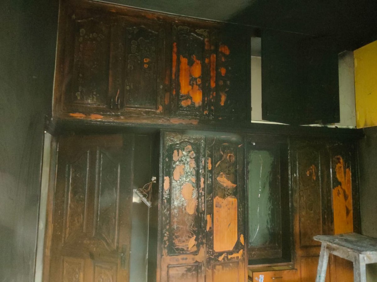 RichardEvenson's tweet photo. @IndiaHaier AC blasted in my home yesterday. By God's grace no one was inside the room during the blast. It was a near death moment. How could a good running AC BLAST? How could you compromise on build quality? Just see the impact it has made. #blast #HaierAC
@HaierAppliances https://t.co/wPH7GauHuo