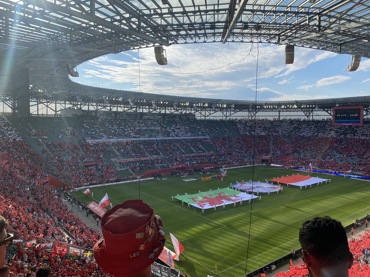 Sionthomas99's tweet photo. Rocklaw A ⚽️😎 #WalesAway https://t.co/1jYwpG66cy