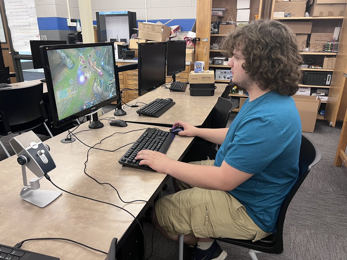 i2Conference's tweet image. If you haven’t already, then be sure to stop be the Innovation Expo and see students of all ages engaged in robotics, Esports, and STEAM activities!  There are also student projects that were submitted during entrepreneurship competitions! 
#I2Conference
#INeLearn