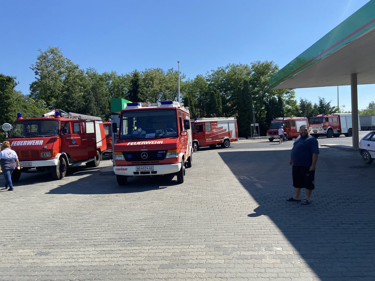 AradBenkoe's tweet photo. Austrian emergency and rescue vehicles on the way to #Ukraine,
in Uzhgorod and in Kyiv! 
Thanks for the great team of the Austrian Embassy for the logistics👍 https://t.co/QZ6kyYKBeP