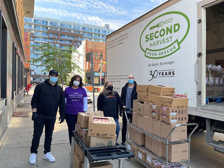 We ❤️ volunteers!

THANK YOU to volunteers from #TELUS for recently helping out at our food bank, which operates on Tuesdays. We appreciate your support and generosity! #ThankYouThursday #Toronto