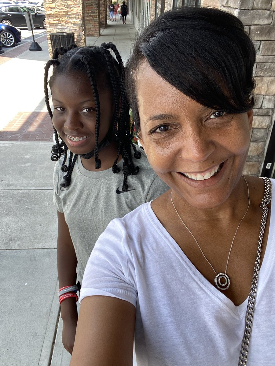 KeishaBottoms's tweet photo. A very nice lady just told me that I look like Keisha Lance Bottoms, but younger and prettier 🤣.  #nomakeup https://t.co/MA18xswaCD