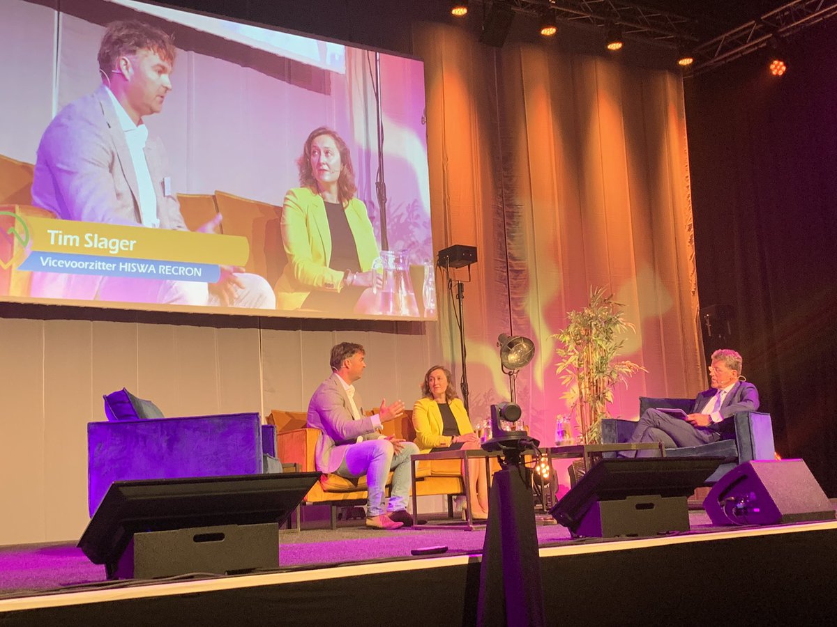 HenkBrinkDr's tweet photo. Vandaag was #Drenthe @DeBonteWever de plek waar men massaal naar toe kwam om te spreken op het Landelijk Congres Vitale Vakantieparken  @DrentheVitale met goede en interessante bijdragen. #ChrisKuijpers van @MinBZK @RoydeWitte @evoosterhout #HenkLambooij @hansvroomen #HenkvdBoer https://t.co/cmuwGRJpVr