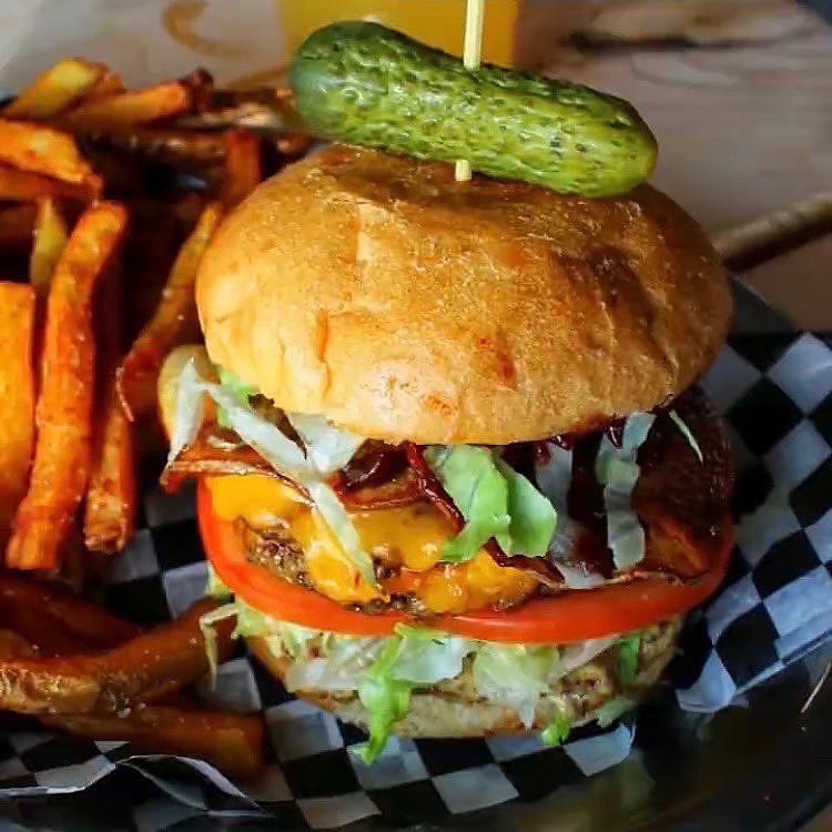 SaucyMouthTruck's tweet photo. #FoodToFillYourFace🍔🍟🥗😁 A deadly ‘berg, a big ol’ feed of fries or a heaven & healthy rice bowl, we have #FoodForEveryone! Drop into @LandwashBrewery or Order Online for Take-Out or @GoodsToGoApp for #local Delivery
OPEN TONIGHT UNTIL 9PM
https://t.co/KaEOHmdmj4 https://t.co/5pgCux2bhw