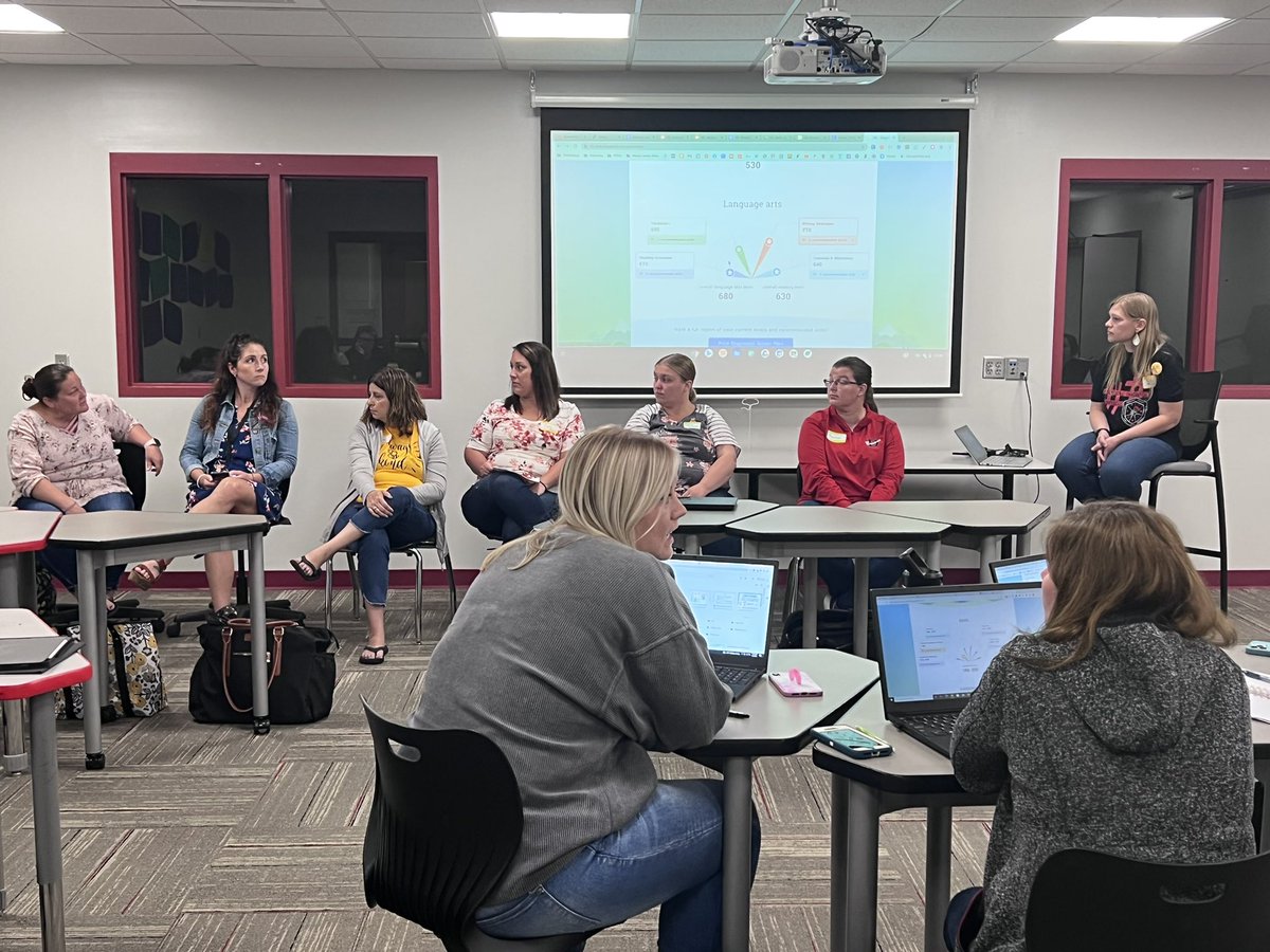 i2Conference's tweet image. Lots of great learning and sharing in the Closing Learning Gaps with IXL session! 
#I2Conference
#INeLearn