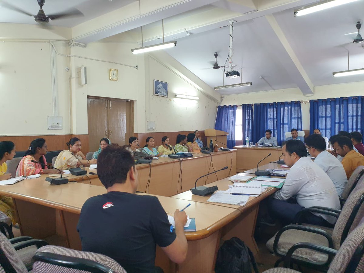 CvoChamoli's tweet photo. अपर निदेशक डॉक्टर अशोक कुमार द्वारा चमोली में विभागीय कार्यक्रमों की समीक्षा की गई। पशुधन बीमा योजना तथा के सी सी में विशेष रुचि लेते हुए लक्ष्य पूर्ण करने के निर्देश दिए गए। एन एल एम योजना अंतर्गत भेड़ बकरी पालन तथा मुर्गी पालन के प्रस्ताव प्रेषित करने हेतु निर्देशित किया गया। https://t.co/kRlv41KIIl
