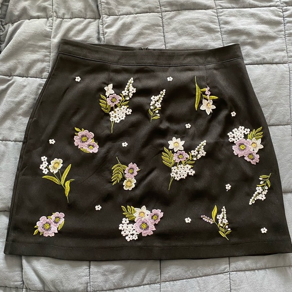 SpottedDingo's tweet photo. So good I had to share! Check out all the items I'm loving on @Poshmarkapp #poshmark #fashion #style #shopmycloset #potterybarn: https://t.co/CFwHtpIXpi https://t.co/Fn3iIoEs79