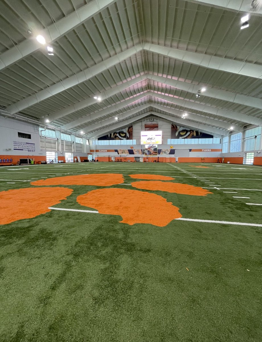 potenzasports's tweet image. It’s camp season. 5 of our training clients are currently at Clemson right now with @BALLERSCHOICE1 #potenzasports #pstraining #collegeprospects #ItStartsNow