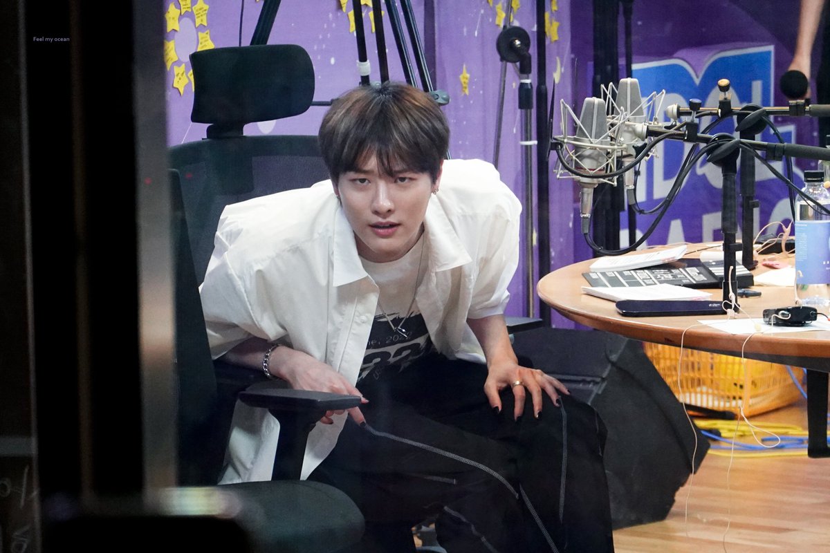 feelmy_ocean's tweet photo. 220602 아돌라
무즈가 뭐라고 썼는지 자세히 보려고하는 겁니다 째려보는거아님
#조승연 #WOODZ https://t.co/k5b9qFeSeH