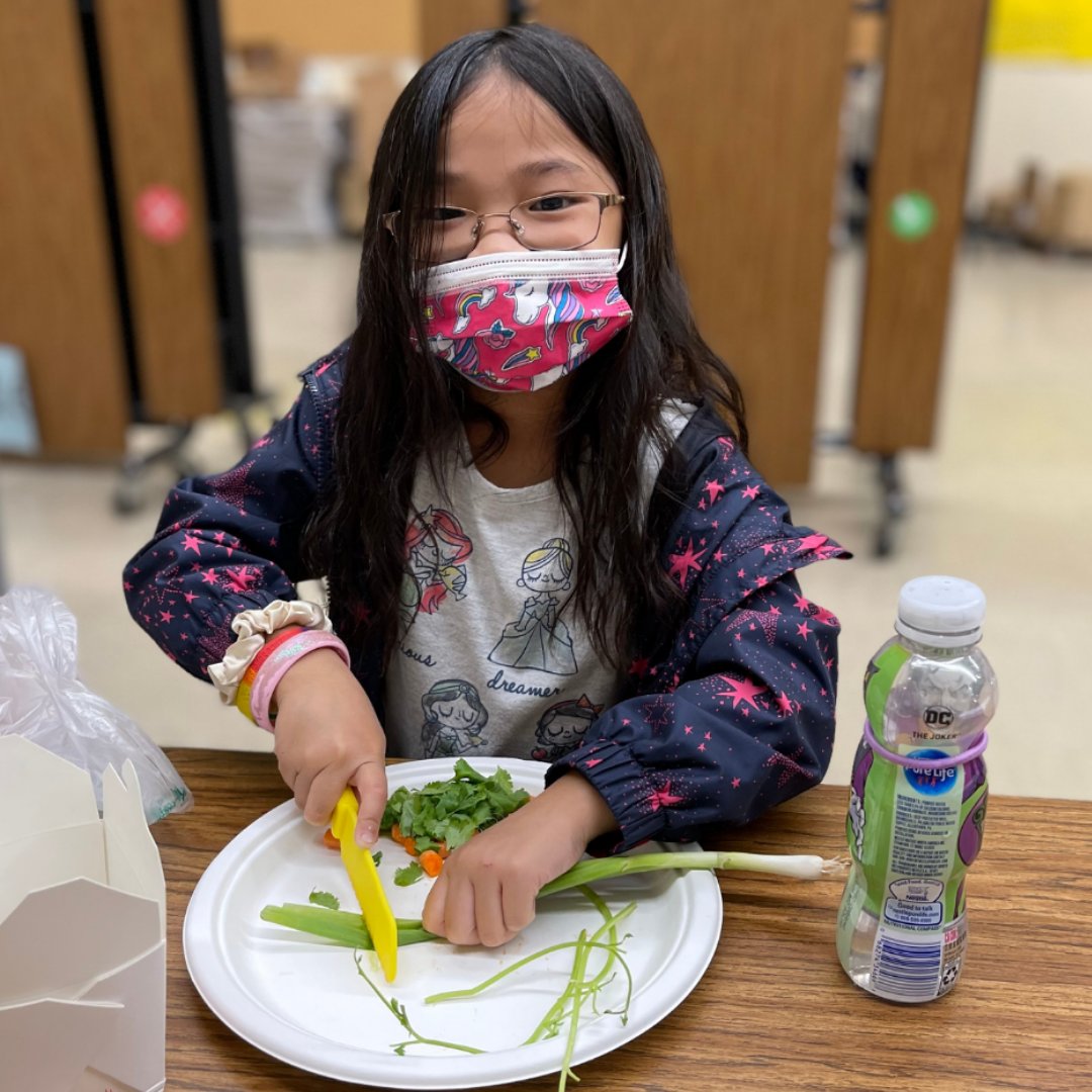 FoodLitCenter's tweet image. Our Students are cooking their favorite recipe this week - Lettuce Wraps and Ramen Noodles! 🌯🥡😋  

Our #STEMlessons teach and encourage students to eat in-season produce and how to find the amount of salt in foods.
 
#foodliteracycenter #seasonalproduce #healthykids #veggies