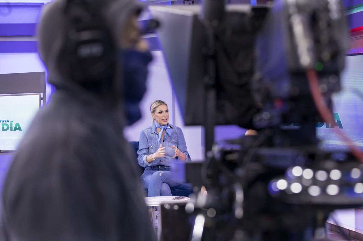 Así como trochas convertidas en caminos productivos, puentes, vías y obras esperadas por décadas como el dragado del río #Guayas y que hoy son realidad. 🇪🇨💪🏻 

#LasObrasVanPorqueVan