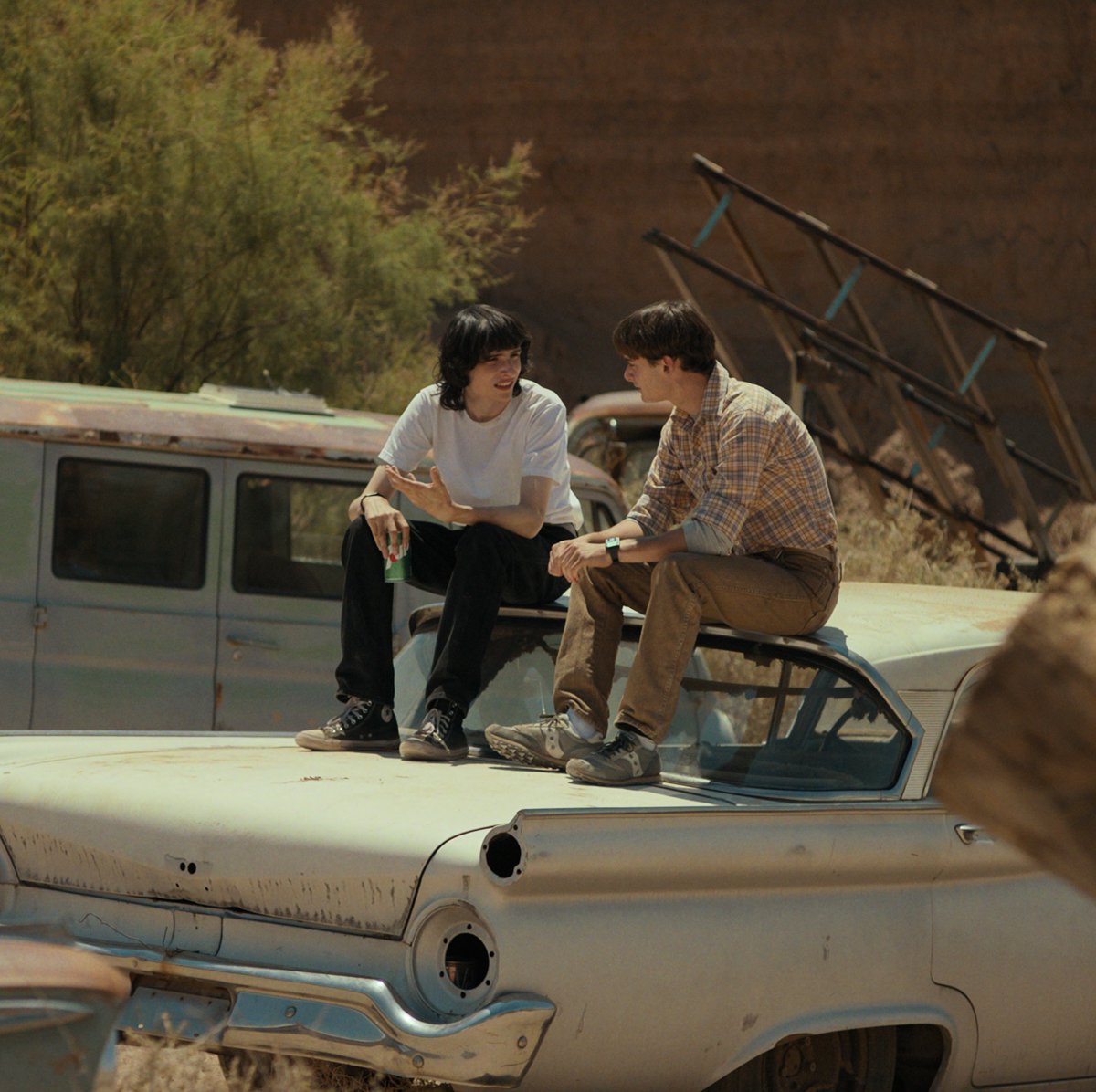 Stranger_Things's tweet photo. a heart-to-heart with a view https://t.co/uRbSlUnfuD