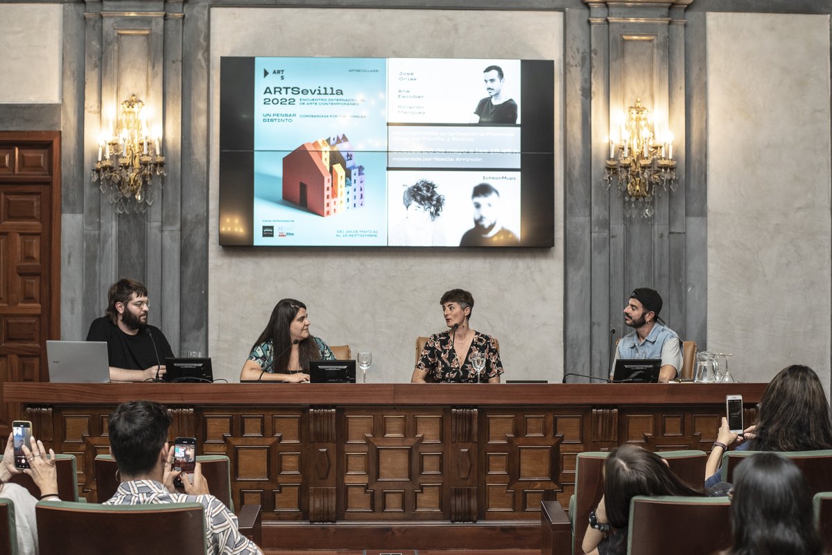Os dejamos aquí las imágenes (de #SergioFlores) de la segunda mesa redonda de #ARTSevilla22 UN PENSAR DISTINTO. En esta ocasión conocimos un poco más a los creadores onubenses #AnaEscobar, #Ichbinmupi y #JoseOriek, moderados magistralmente por <a href="/NArrincon/">Noelia Arrincón</a>   :)