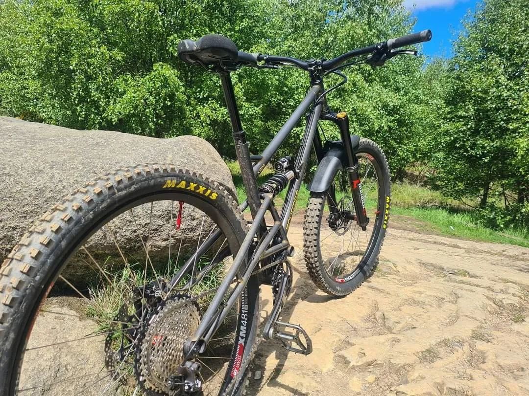 steelisrealmtb's tweet photo. Iconic British brand building an iconic steel FS. The brazing from Brian Curtis has always amazed me and set the bench mark for industry 🥰 what a stunner @Curtisbikes
#steelisrealmtb #steelFS #steelisreal #mountainbikes #MTB #mtblife #BikeOfTheDay #curtisbikes #XR29 #curtisxr29 https://t.co/Q8uW7ZNvdE