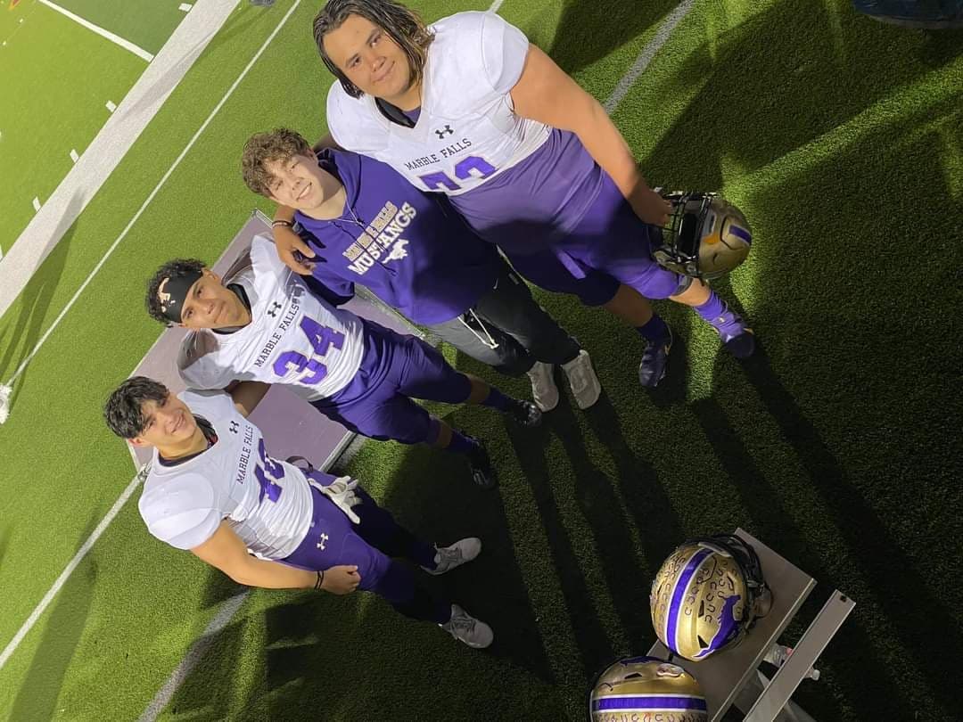 JeremiahBales2's tweet photo. Sophomore strong.
Been playing with these guys since 2nd grade
#OL #DL #LINEMAN #slotTmafia #quickfeet #txhsfb @MFHS_Football #powerlifting #strongman #lineman
 #footballplayer #footballconditioning #footwork #stregnthtraining #conditioning #footballrecruiting #highschoolfootball https://t.co/WxmekhQG0z
