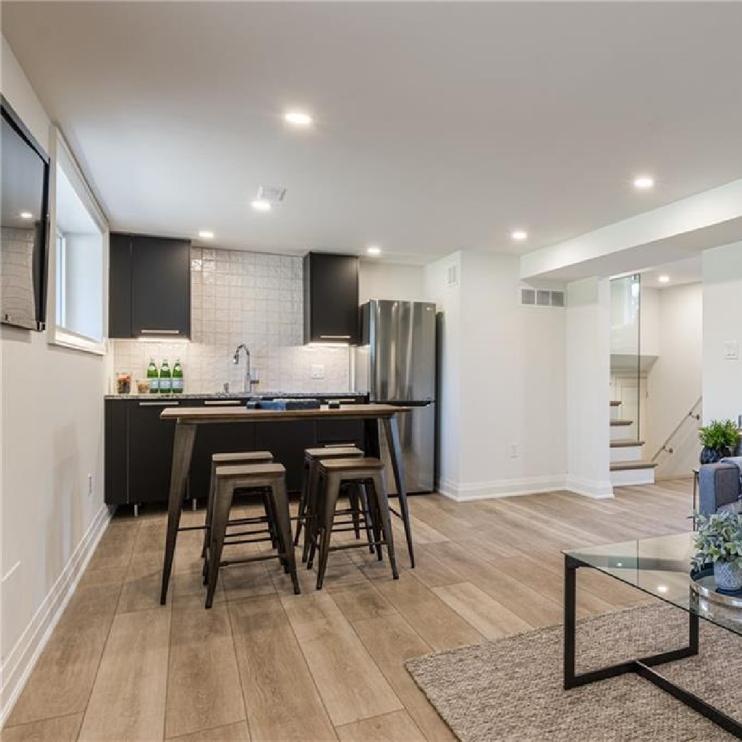 Looks like a set up for a fun relaxing weekend. 😄 
•
Flooring - Easy Stroll
Collection - SureWood Plus
•
Visit our website and order free samples:
bit.ly/3sPeTIN