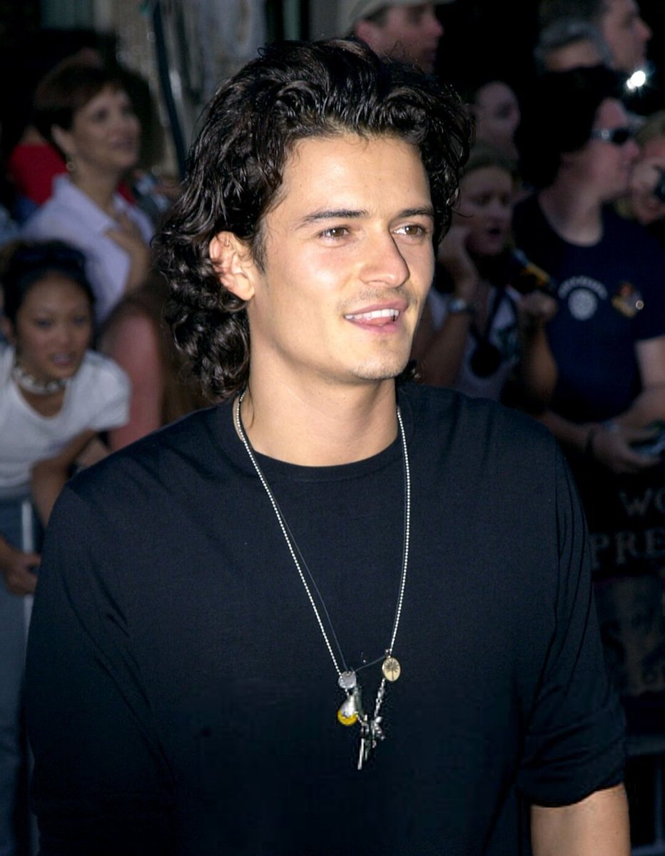 bloomarchive's tweet photo. orlando bloom at the premiere of pirates of the caribbean: the curse of the black pearl (2003) https://t.co/UYjQUVIuM1