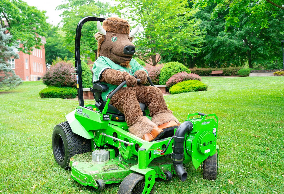 marshallu's tweet photo. Help make campus shine! Join us for our first-ever Community Cares Week June 20 - 25 as we all put a little sweat equity into the campus we hold so dear. We'll provide you with a t-shirt, lunch and a chance at prizes. https://t.co/Lck4XEpXwI

#MarshallUFamily #CommunityCaresWeek https://t.co/r0kZ2EkG8U