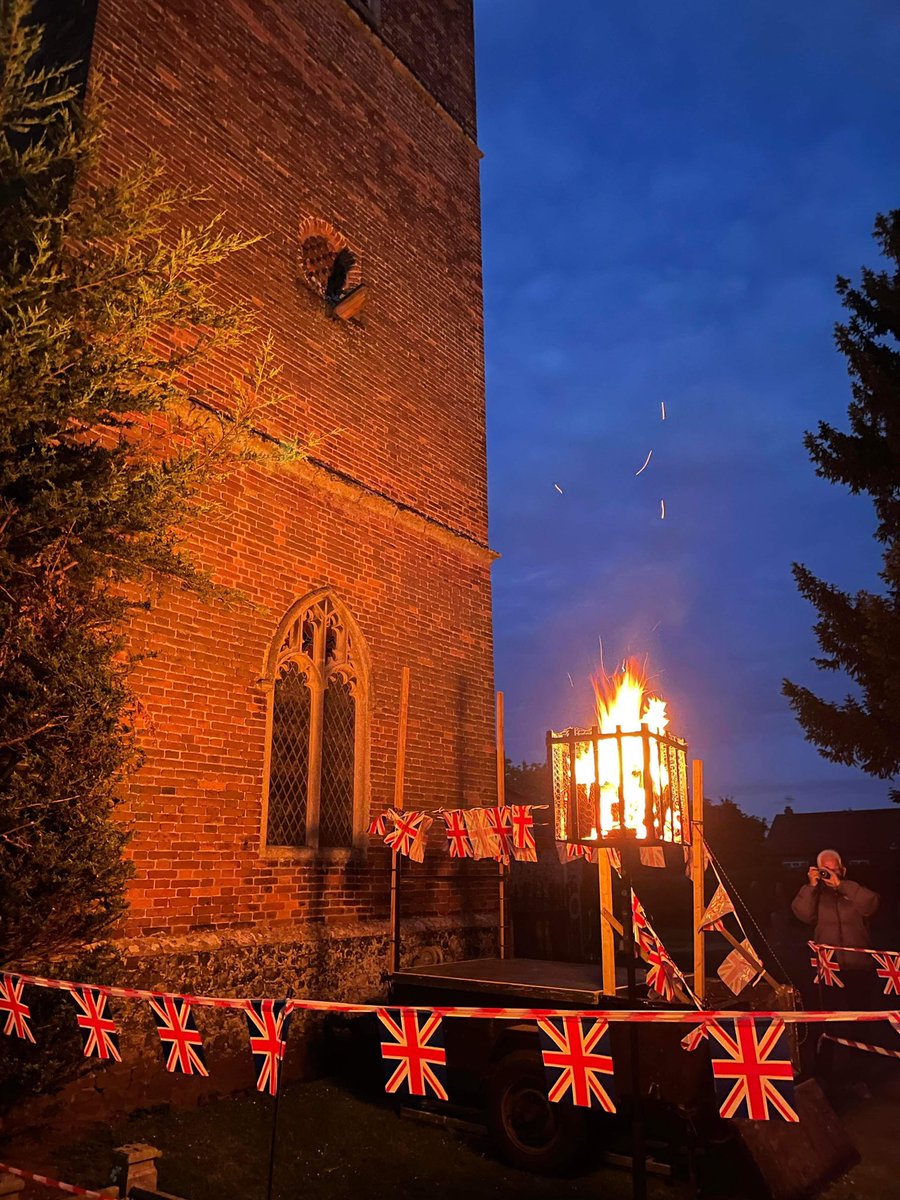 Fantastic first gig of the year playing at the Platinum Jubilee Beacon Lighting at St Mary &amp; St Margaret’s Church in Sprowston 👑 🔥 🇬🇧 #JubileeCelebration Thanks for having us 🎺