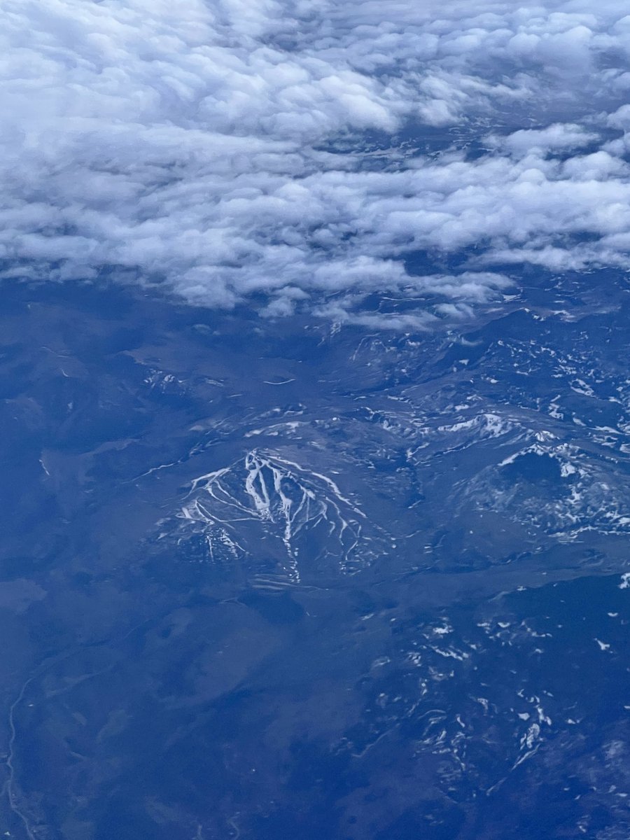 Troy_Hawks's tweet image. Great shot, thanks for sharing Ali!

"Hi Troy.  Doc asked me to pass this along.  I took on my flight from BOS to SFO on May 7th. @Pro2Media

Cheers,

Ali Spaulding
PSIA-E Education Staff
Sugarloaf Mountain
