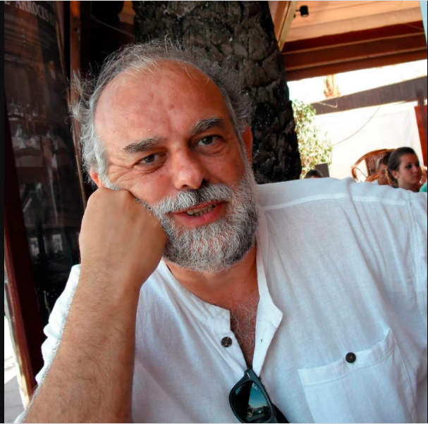 RAYMKIII1's tweet image. #GeekTweets

Angel Izquierdo

director de animación, productor y animador español, además de haber trabajado en los departamento de animación, iniciando como artista de storyboards de la serie los huracanes, pero también trabajo en los famosos estudios Hannah barbera, junto al a