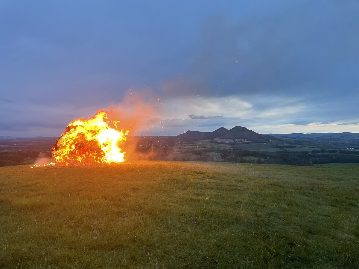 Annie Macpherson (@macphersonannie) on Twitter photo #BeaconLighting #PlatinumJubilee Scott’s View #Melrose #Scotland <a href="/RoyalFamily/">The Royal Family</a> 🇬🇧🏴🇬🇧🏴🇬🇧🏴🇬🇧🏴🇬🇧🏴🇬🇧 #BeaconLighting #PlatinumJubilee Scott’s View #Melrose #Scotland <a href="/RoyalFamily/">The Royal Family</a> 🇬🇧🏴🇬🇧🏴🇬🇧🏴🇬🇧🏴🇬🇧🏴🇬🇧