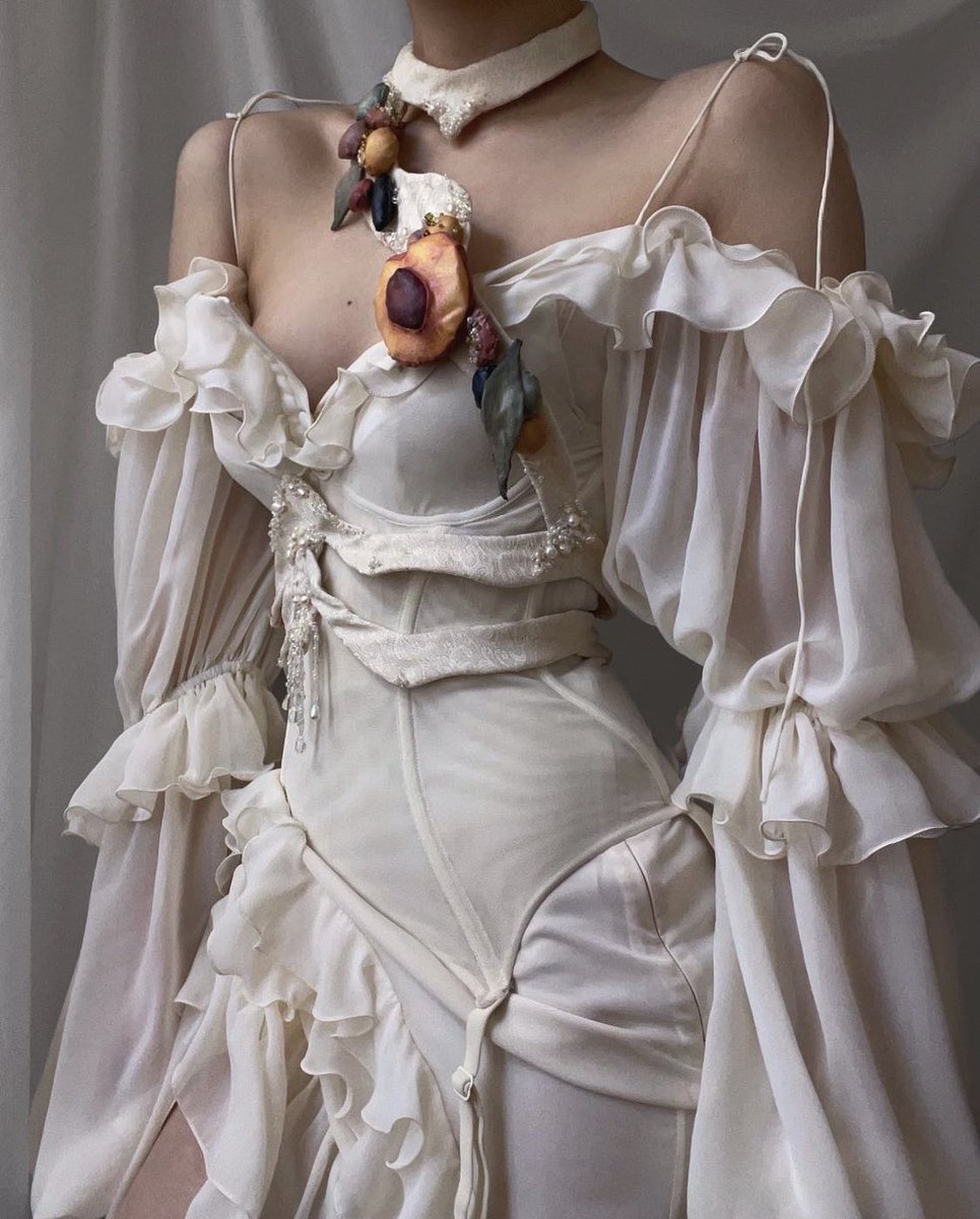 la femme dans l’art tweet media