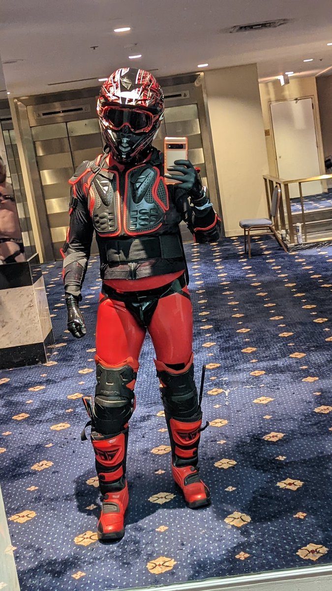 RubberKai's tweet photo. Full coverage rubber biker.
Here to fist or kidnap you.....you decide. #IMLWeekend https://t.co/uBIGDYS7mV