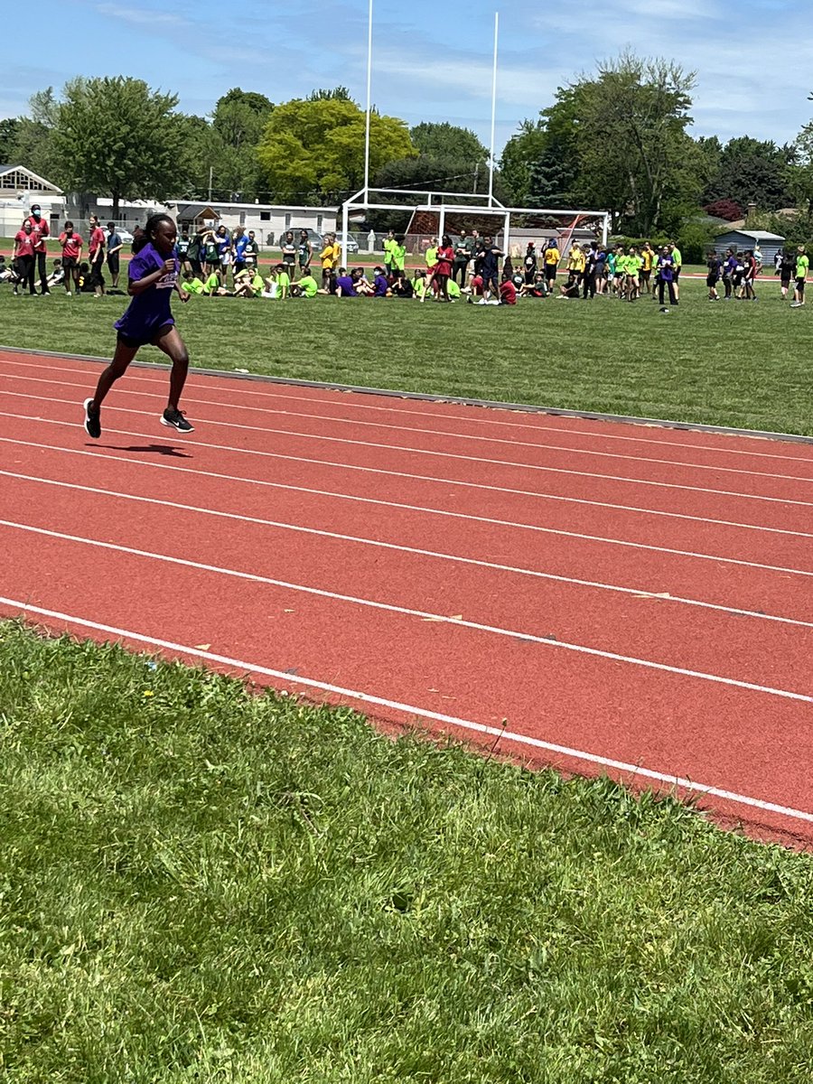 Mrs. Bondy tweet media