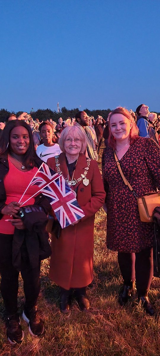 GillinghamKent's tweet photo. Medway Platinum Jubilee Beacon Lighting @ Great Lines Heritage Park #GillinghamKent was a success tonight. Lit by the lovely Mayor Cllr Jan Aldous. #Medway #jubilee #JubileeBeacons #PlatinumJubilee https://t.co/HMHSbjP3g6
