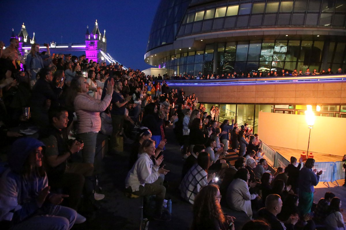 After the Queen's #PlatinumJubilee #JubileeBeacon lighting at @LDNBridgeCity, the audience joined in, singing along to a storming rendition of Queen's Bohemian Rhapsody by @LMBPorth #SummerByTheRiver #london