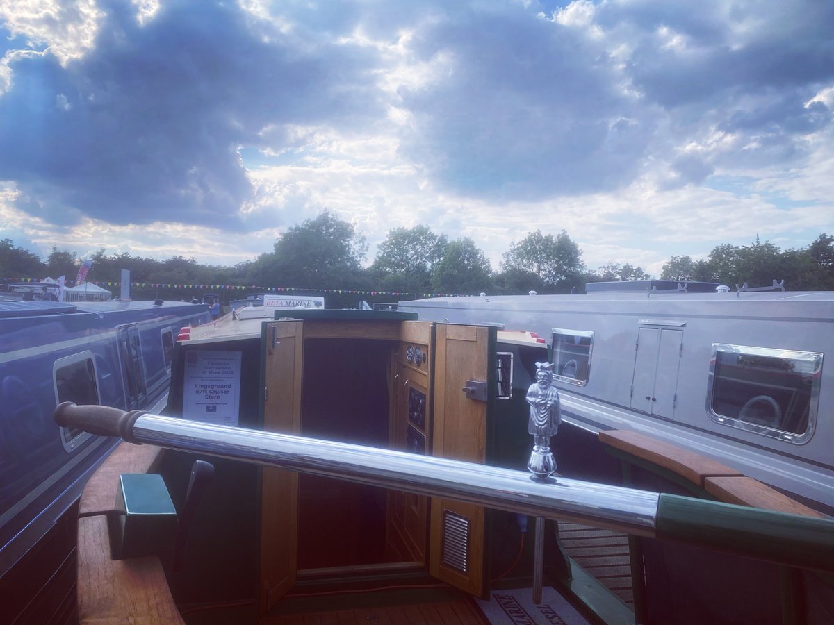 KingsgroundTiff's tweet photo. He’s been watching our every move for 27 years. We don’t just do it for the customers, we do it fir him 🤴🏻👑 #king #kingsground #crickboatshow2022 #quality #qualitythroughpride 🤴🏻👑🇬🇧 #lifesbetterbywater https://t.co/00trZa9SPG