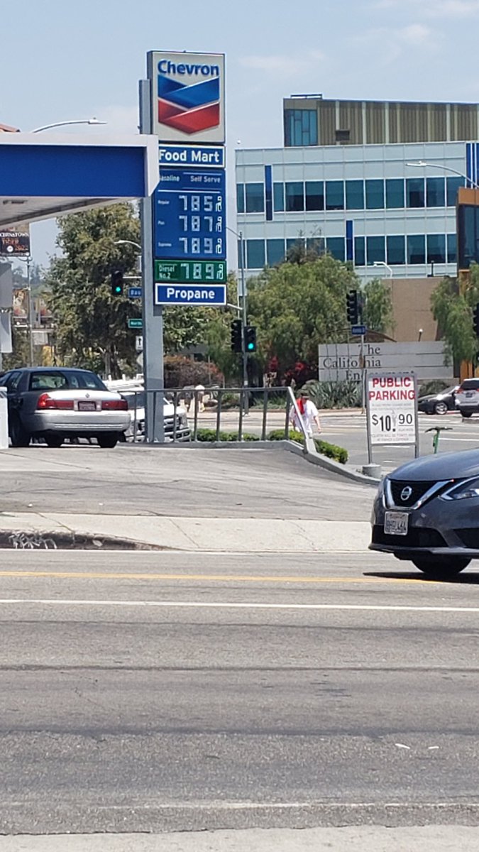 daveonthesax's tweet photo. Don't get gas in downtown LA. Not a joke. https://t.co/quZxqiFVuF