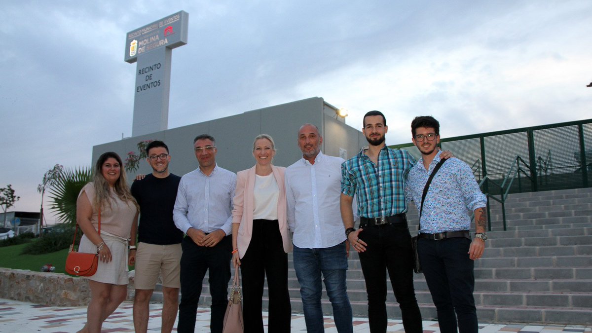CsRegionMurcia's tweet photo. 🌜Hoy nuestra coordinadora, @MJoseRosOlivoCs y los secretarios @rex_pedro y @tomsfdez han participado en un #AfterWorkCs con los afiliados de @Cs_MolinaSegura.
🎆Además han visitado la Feria de Música y Gastronomía 'Saborea Molina' en el Recinto de Eventos de #MolinadeSegura. https://t.co/iZOh8F9wmU
