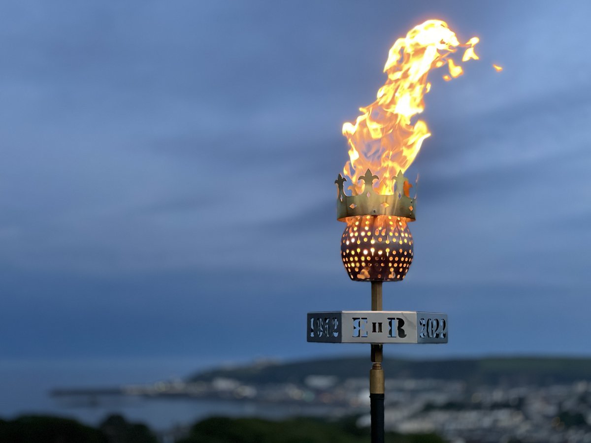 Alex_C_Blake's tweet photo. The beacons are lit! #PlatinumJubilee #LOTR https://t.co/aMnlJkrkH9