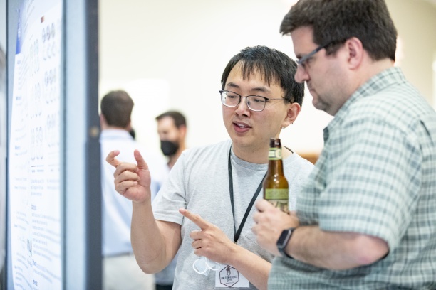 More from <a href="/EmoryBIOS/">Emory BIOS</a> at <a href="/ASAimaging/">ASA Statistics in Imaging Section</a> #SMI2022 conference held at @vandy_biostat: <a href="/JoshuaLukemire/">Joshua Lukemire</a> taught a mini-course on HINT (github.com/Emory-CBIS/HINT), Guangming Yang presented the group DICA method at the poster session.  (photos by @vandy_biostat).