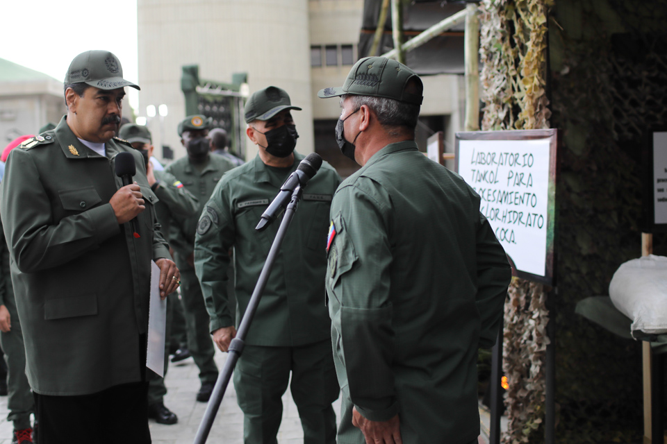 "Tenemos una poderosa Fuerza Armada Nacional Bolivariana en su disciplina, en su organización, en su doctrina, en su concepto estratégico, en su moral, en sus convicciones y en su capacidad militar", subrayó el jefe de Estado <a href="/NicolasMaduro/">Nicolás Maduro</a>