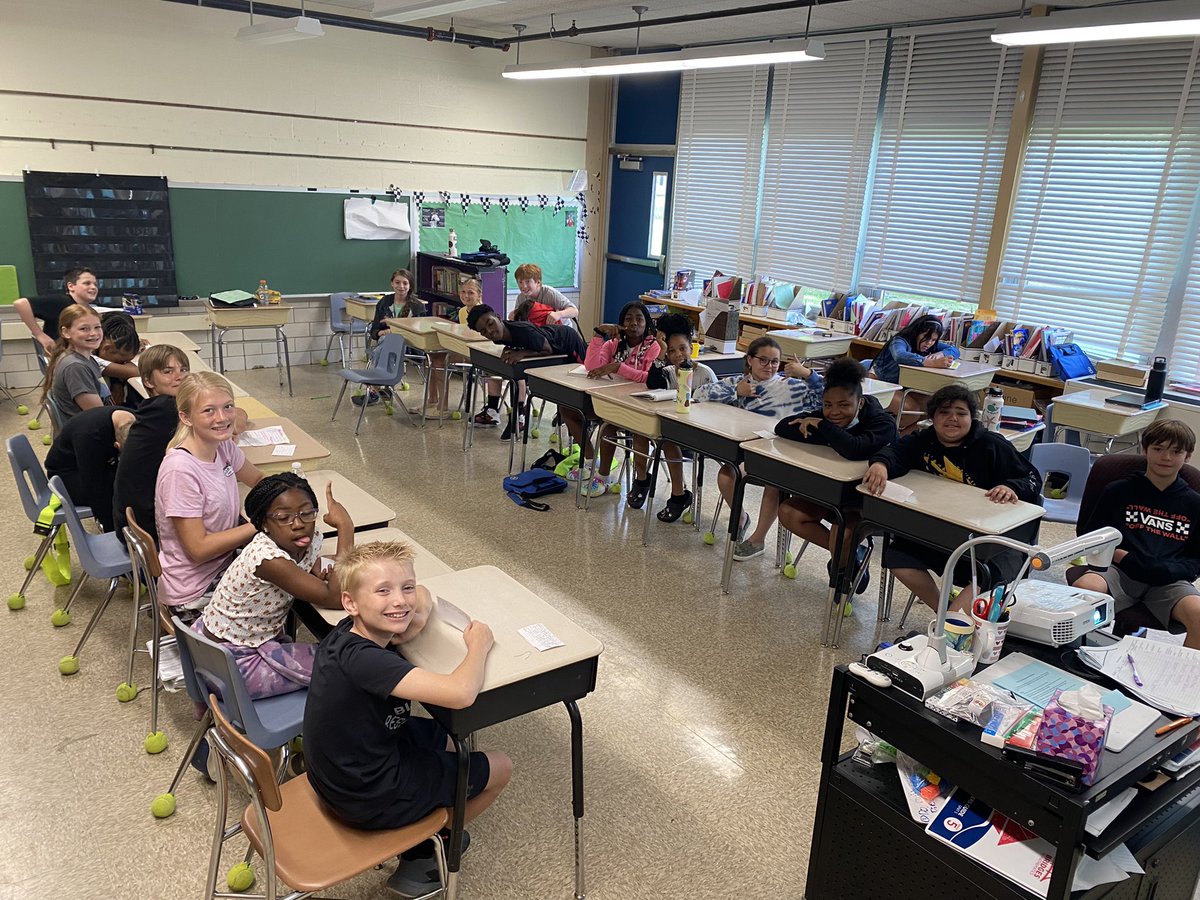 mkwtsn910's tweet photo. Today was our 5th grade Colony Collapse Disorder debate(one of my favorite activities of the whole year)! I love watching them debate each other and they rocked it this year. Plus our homeroom made their cafeteria incentive! @Tinker4Laura @middleboroughes @BCPS_ELA https://t.co/vM3R4alInV